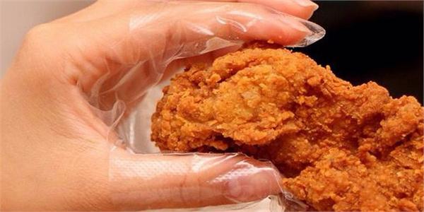 日本肯德基推出吃鸡专用一次性塑料指套_肯德